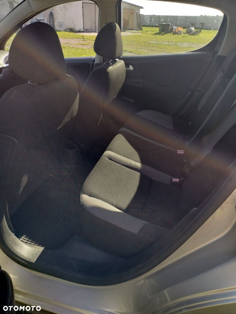 Peugeot 207 - 1