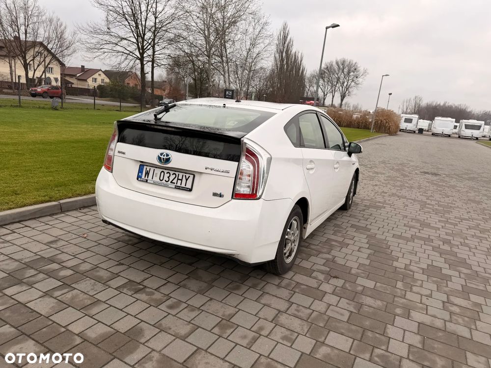 Toyota Prius Hybrid - 5
