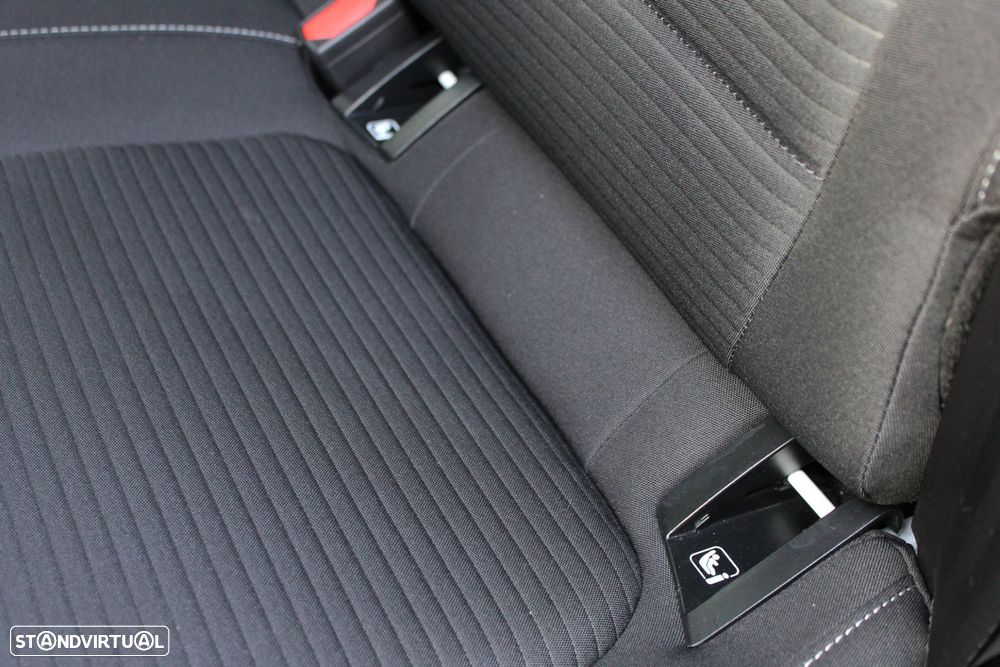 Ford Focus 1.5 TDCi EcoBlue Titanium - 28