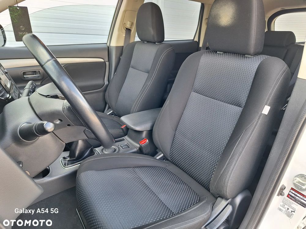 Mitsubishi Outlander 2.0 2WD SUV-Star - 34
