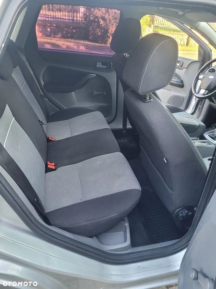 Ford Focus 1.6 TDCi cDPF Ghia - 6