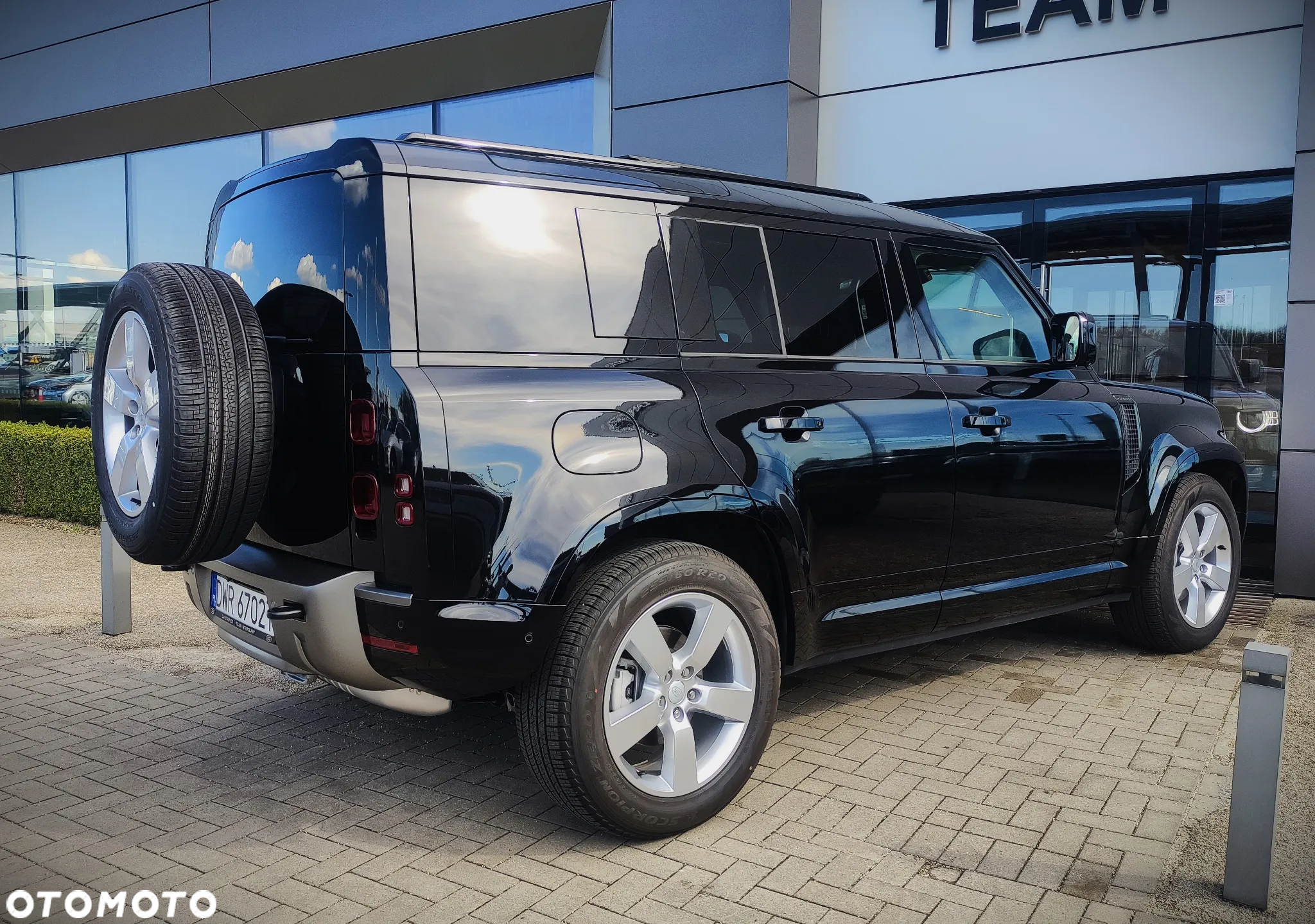 Land Rover Defender - 11