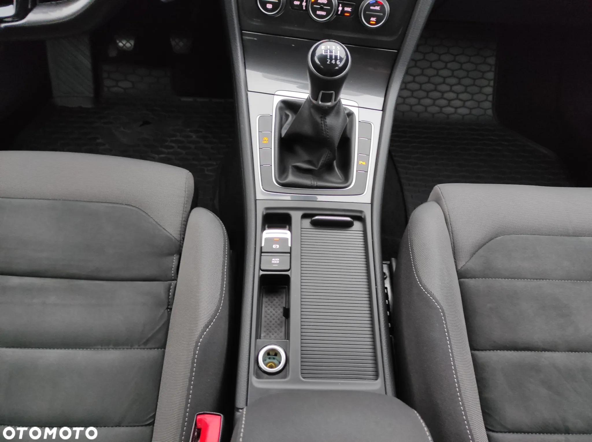 Volkswagen Golf VII 1.5 TSI BMT Comfortline - 14