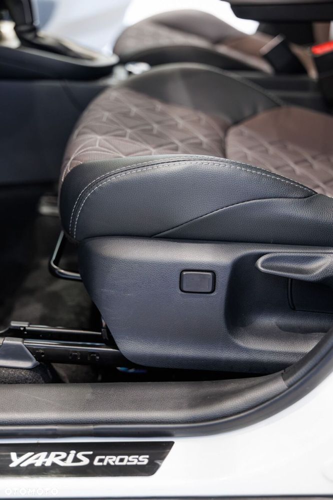Toyota Yaris Cross Hybrid 1.5 Executive AWD - 33