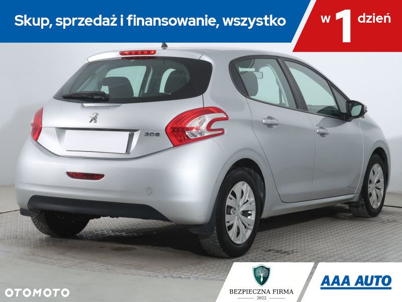 Peugeot 208 - 6