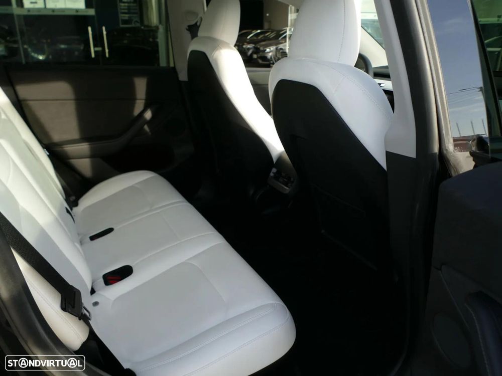 Tesla Model Y Standard - 30