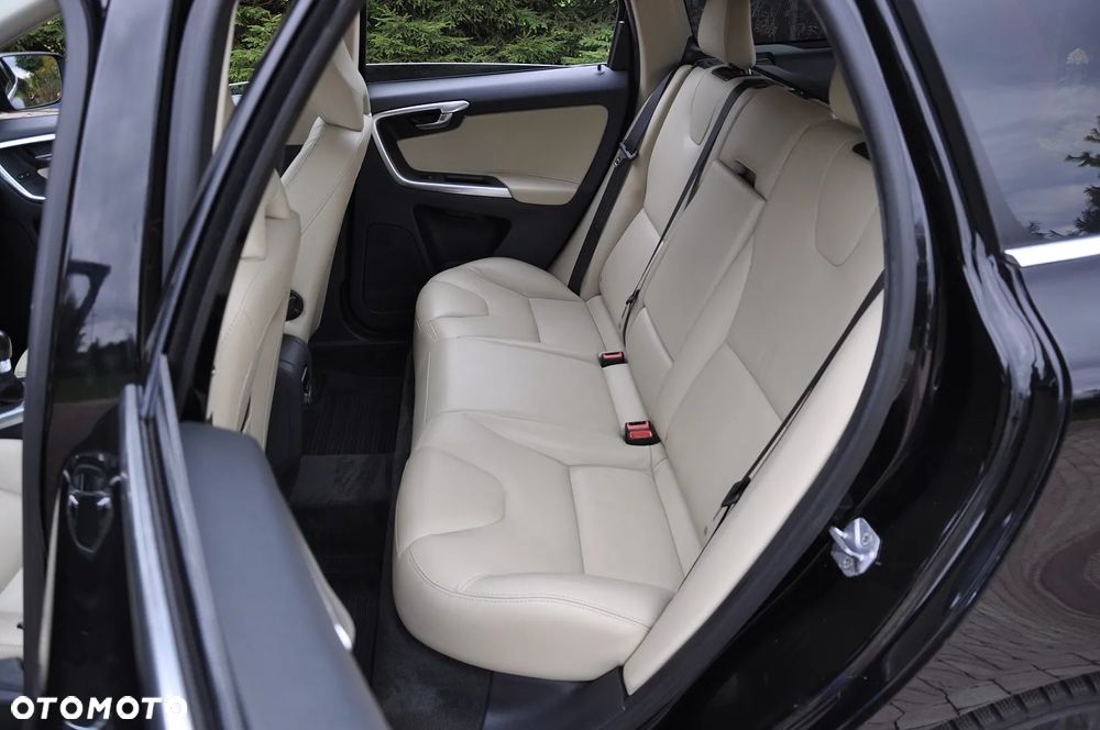 Volvo XC 60 D4 AWD Summum - 26