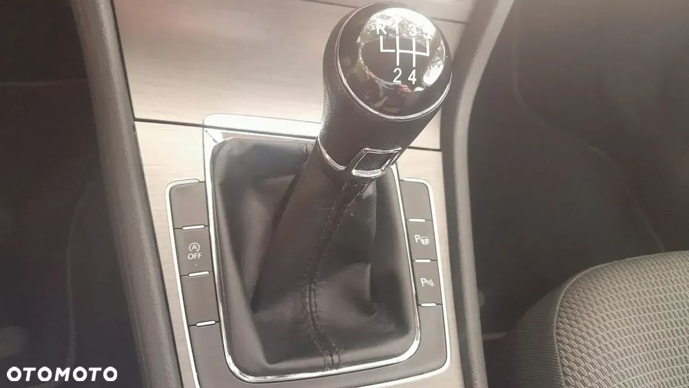 Volkswagen Golf 1.6 TDI BlueMotion Technology Comfortline - 12
