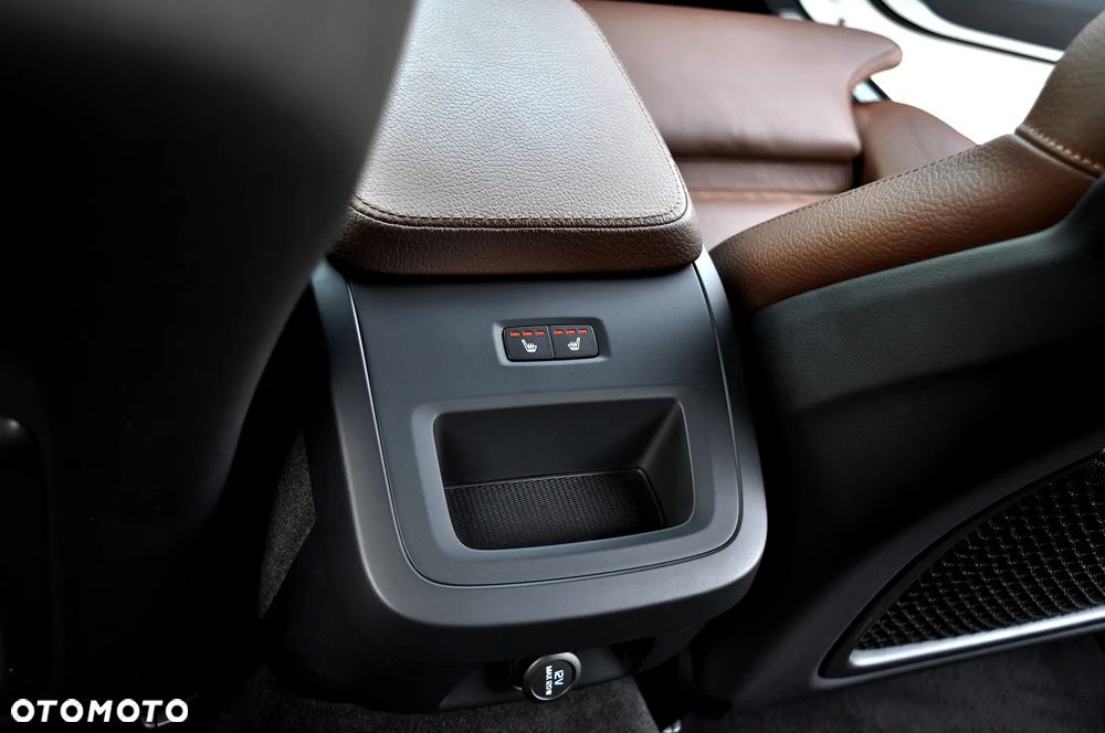 Volvo V90 D4 SCR Momentum Pro - 26