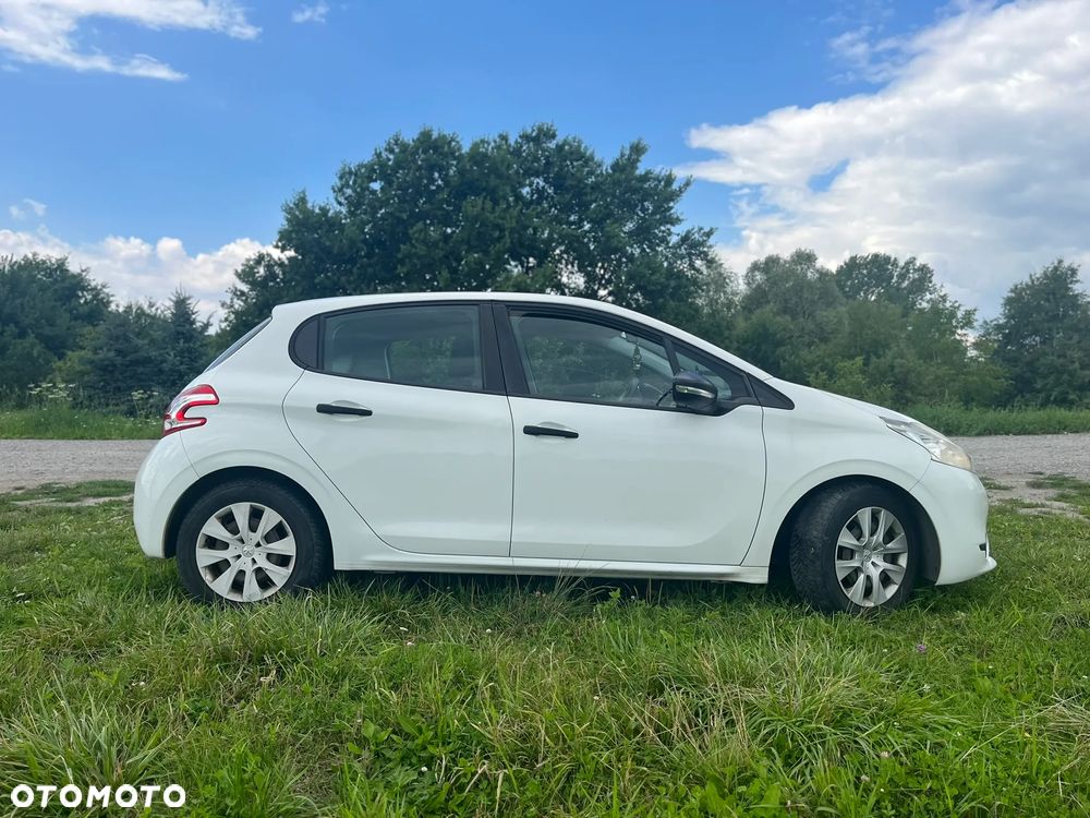Peugeot 208 - 4
