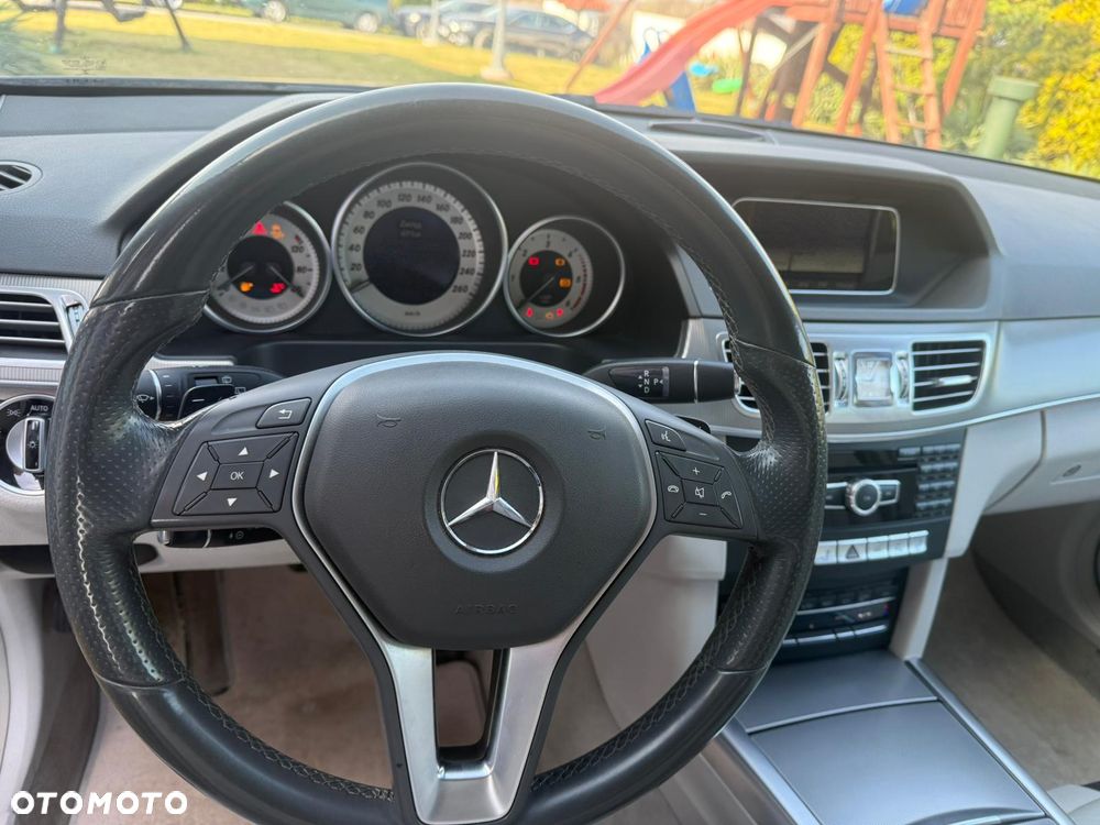 Mercedes-Benz Klasa E 300 BlueTEC 7G-TRONIC - 18