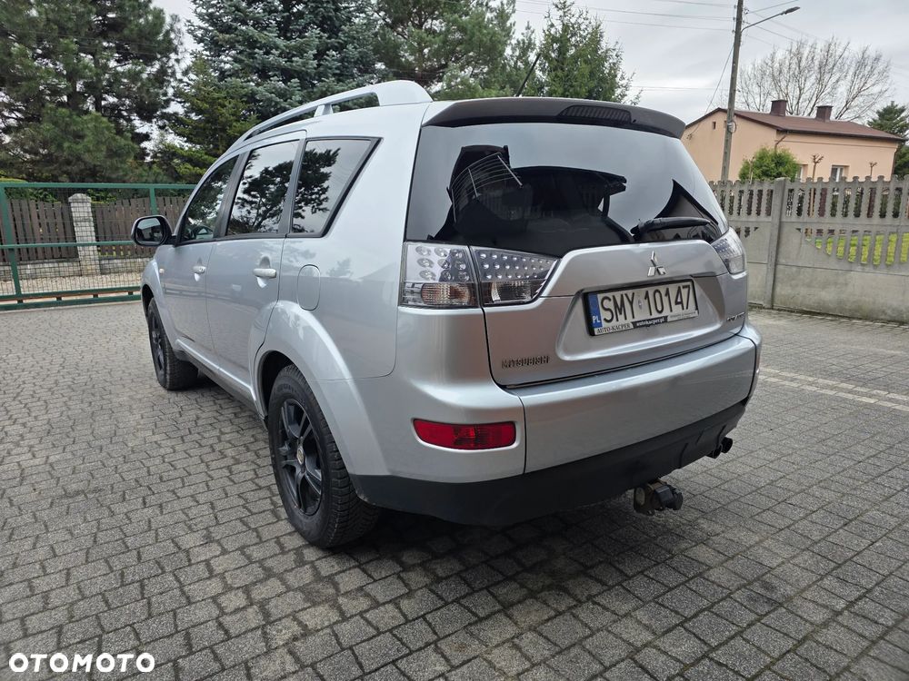 Mitsubishi Outlander 2.0 DI-D 4WD Instyle - 3