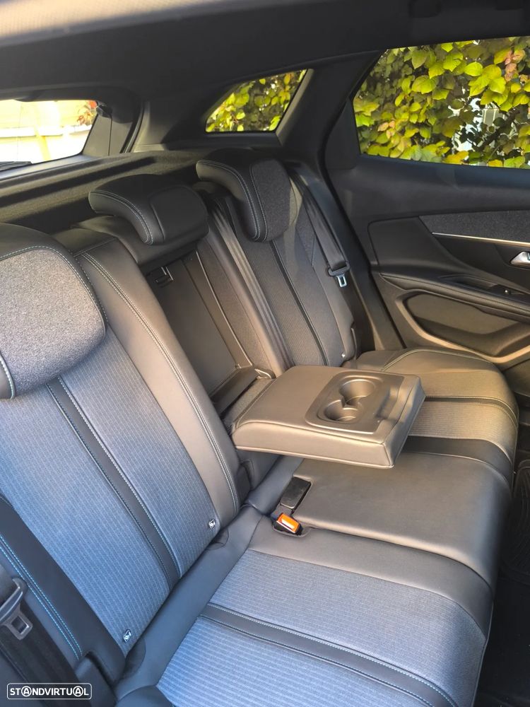 Peugeot 3008 1.5 BlueHDi Allure Pack EAT8 - 17