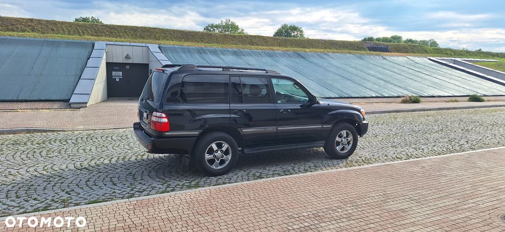 Toyota Land Cruiser - 13