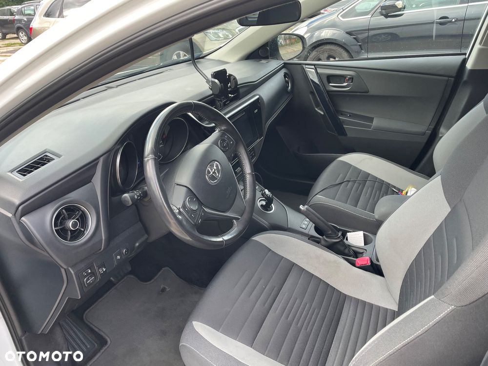 Toyota Auris - 11