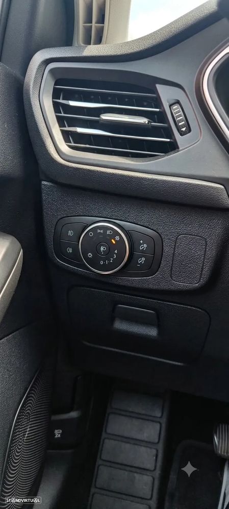 Ford Focus SW 1.5 TDCi EcoBlue Business - 14