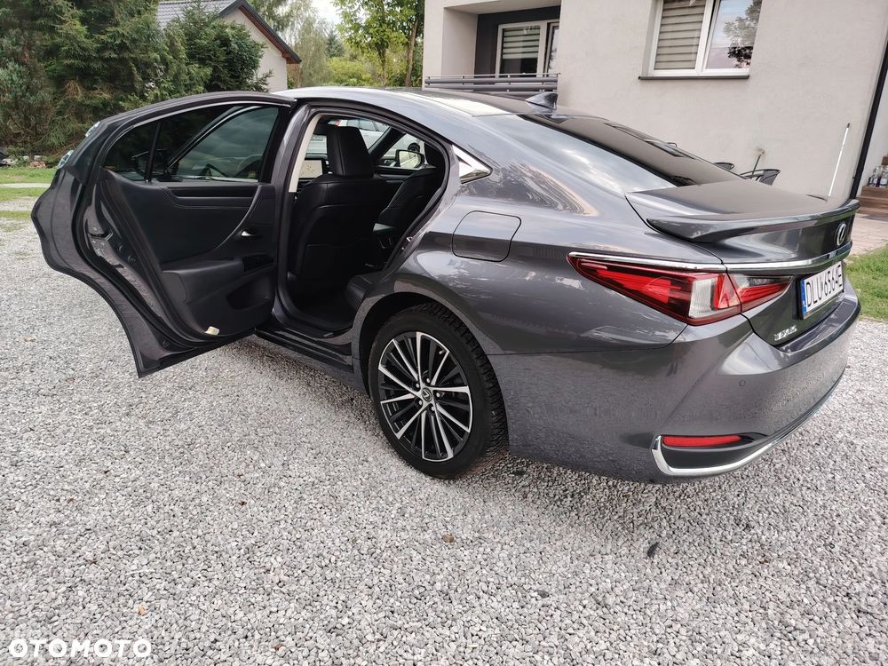 Lexus ES 300h Business Edition - 12