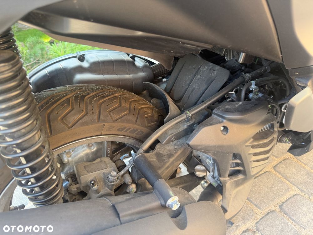 Yamaha X-max - 24