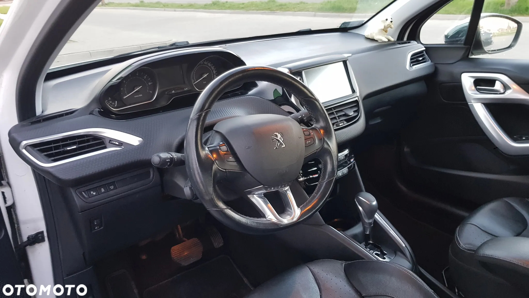 Peugeot 208 - 14