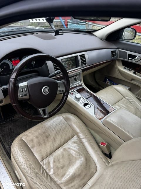 Jaguar XF 2.7 V6 D Premium Luxury - 5