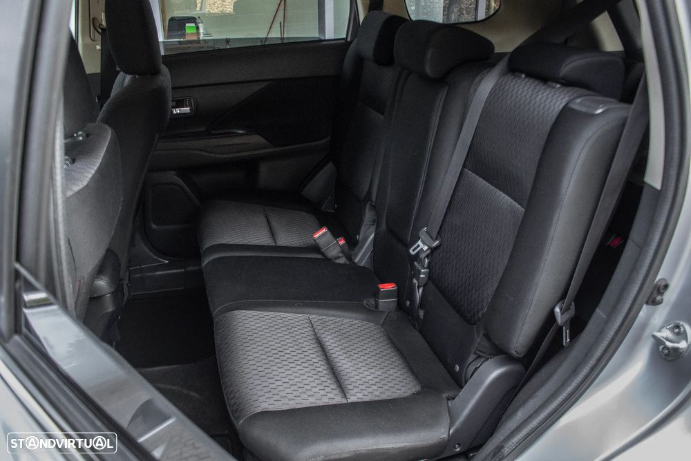 Mitsubishi Outlander 2.2 DI-D Instyle - 25