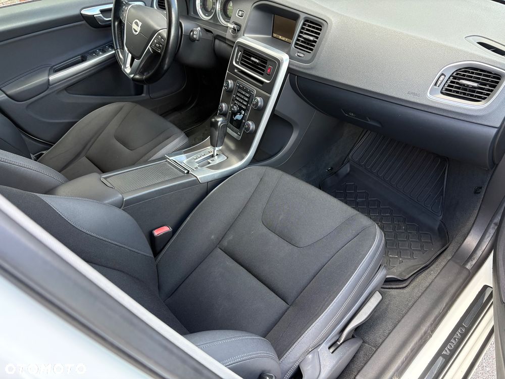 Volvo V60 T4 Geartronic Powershift Momentum - 29
