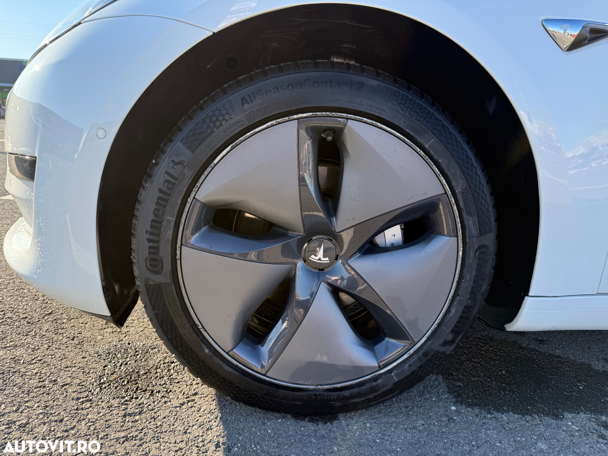 Tesla Model 3 - 12