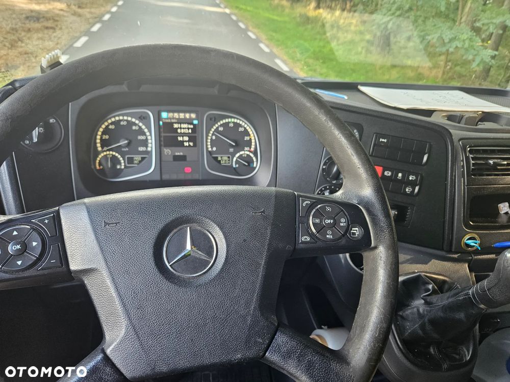 Mercedes-Benz 818 - 4