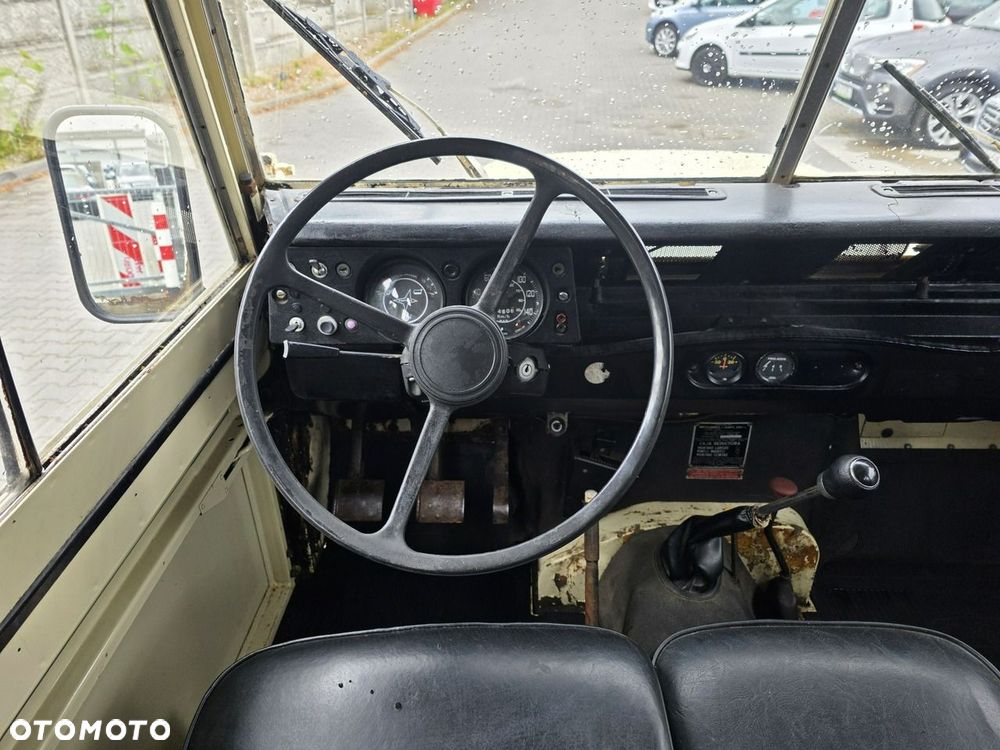 Land Rover Defender - 25