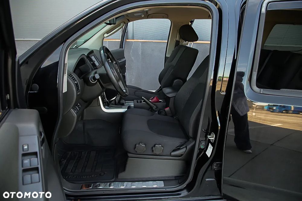 Nissan Pathfinder 2.5 D LE EU5 - 22