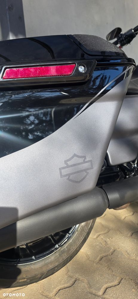 Harley-Davidson Touring Road Glide - 11