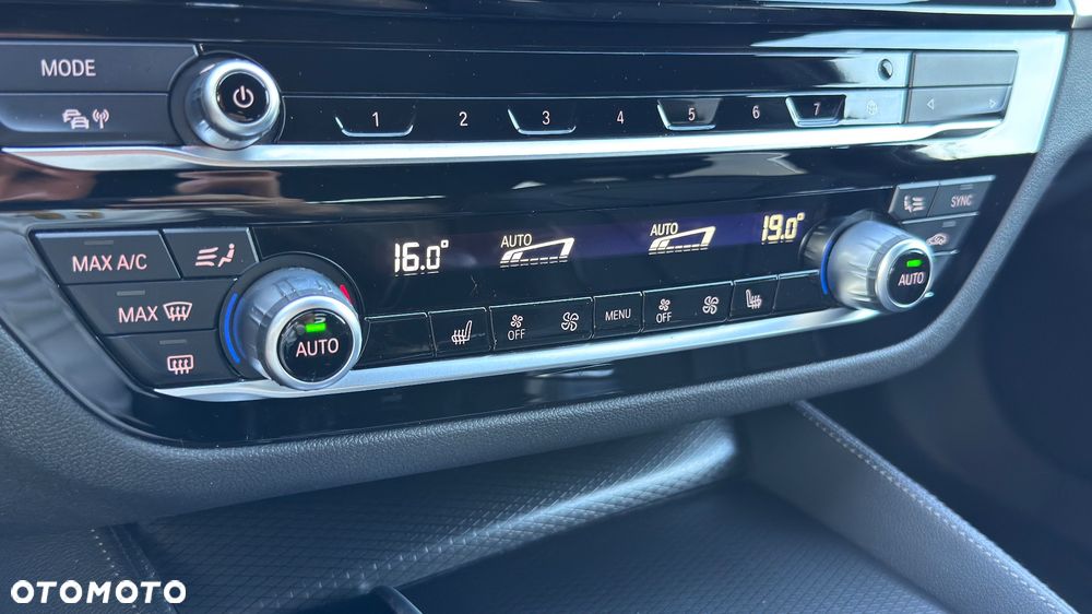 BMW Seria 5 530e xDrive M Sport sport - 14