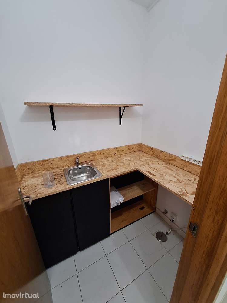 Atelier com afetação Serviços com 227m2 - Grande imagem: 5/13