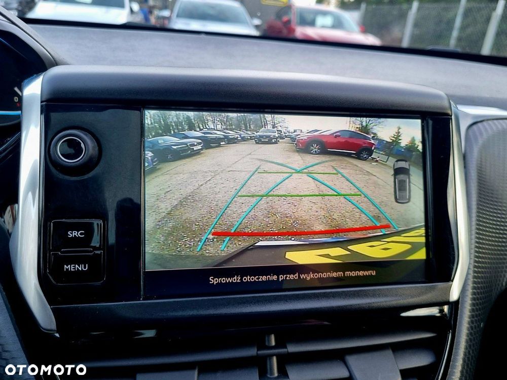 Peugeot 2008 1.2 Pure Tech Allure S&S - 21