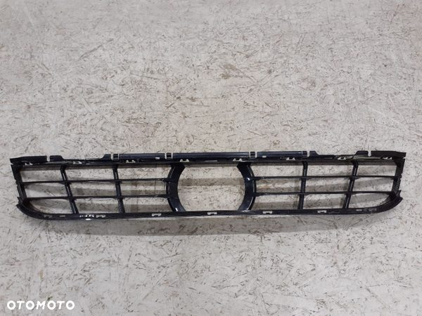 KRATKA ŚRODKOWA ZDERZAKA BMW G30 G31 5113 9463474