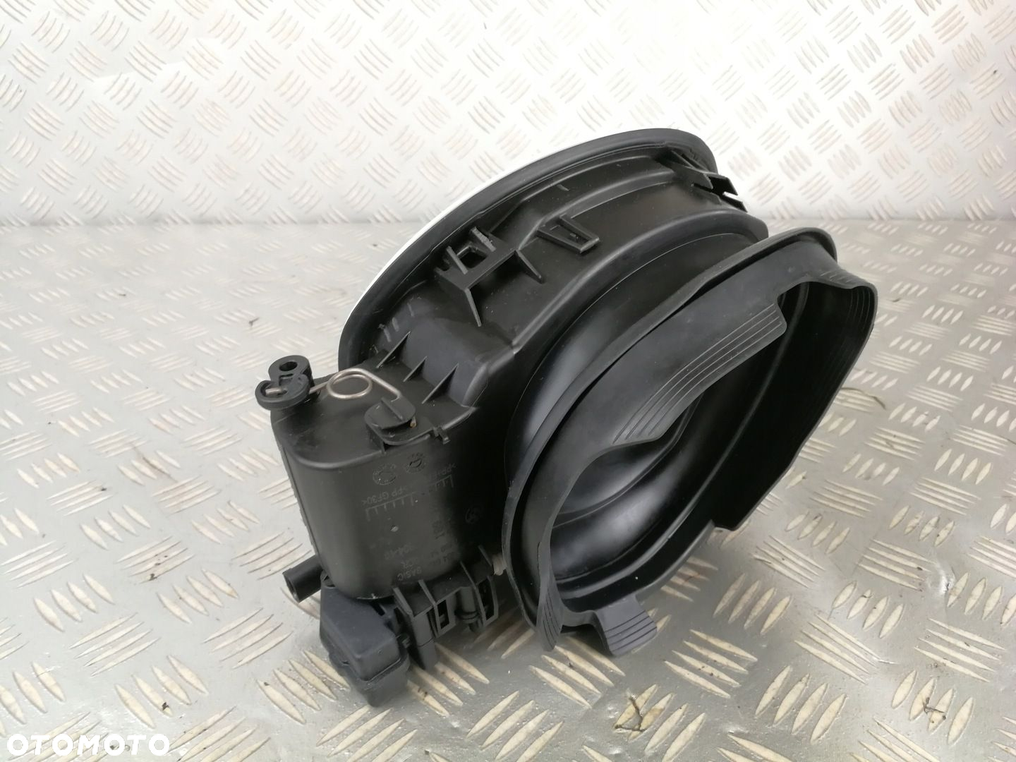 7434642 7409543 klapka wlewu paliwa pokrywka obudowa osłona BMW F20 F21 F22 - 8