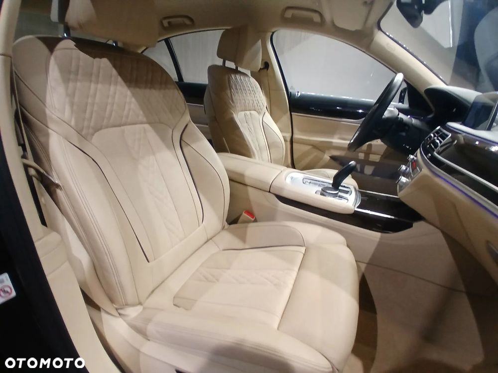 BMW Seria 7 740i - 10