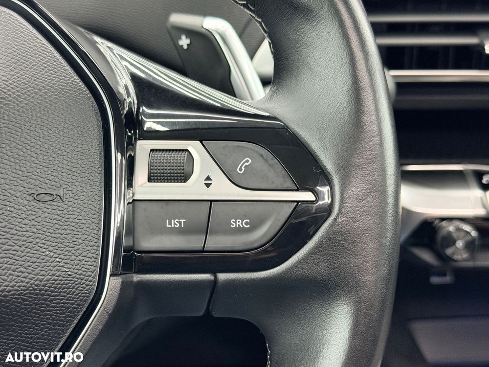 Peugeot 3008 1.2 PureTech Turbo S&S EAT6 Allure - 26