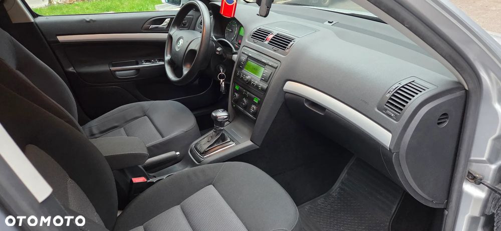 Skoda Octavia 2.0 TDI Elegance DSG - 9