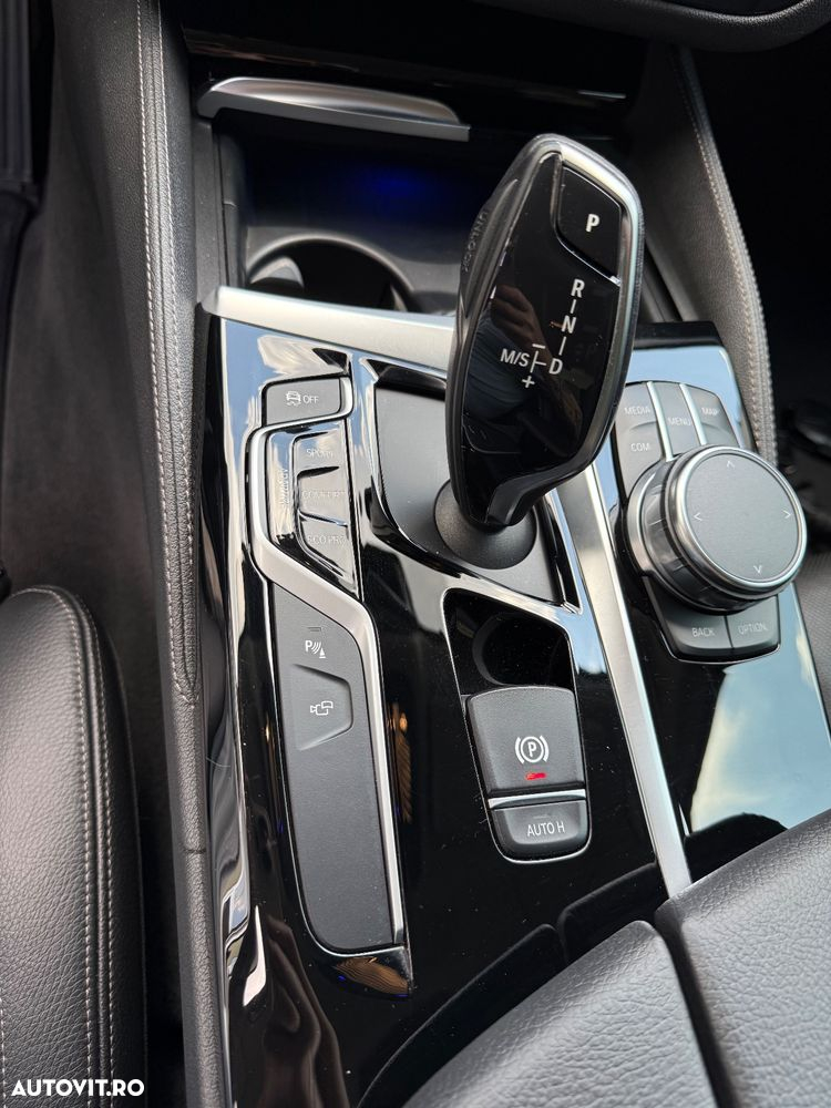 BMW Seria 5 520d Aut. Luxury Line - 40