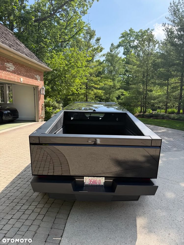 Tesla Cybertruck - 13