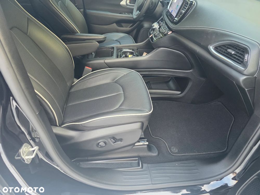 Chrysler Pacifica - 15