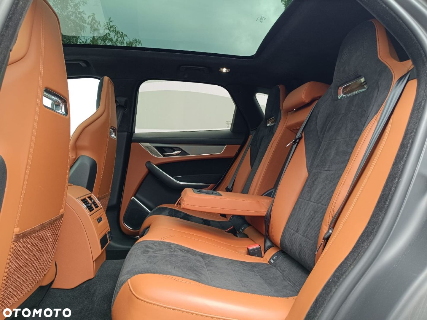 Jaguar F-Pace 5.0 V8 P550 AWD SVR - 33