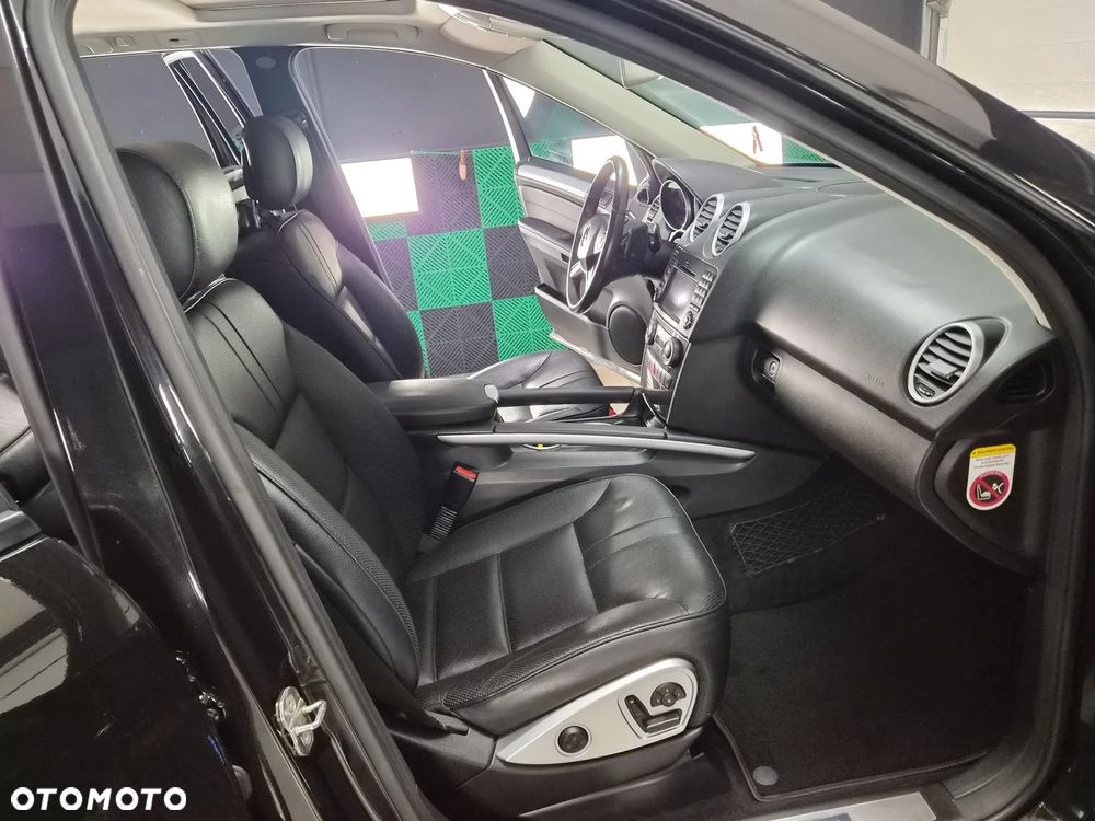Mercedes-Benz ML - 23