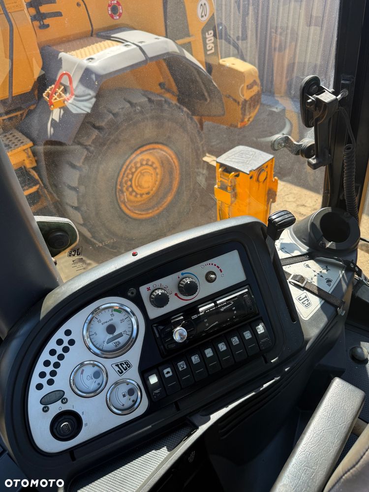 JCB 4CX - 17