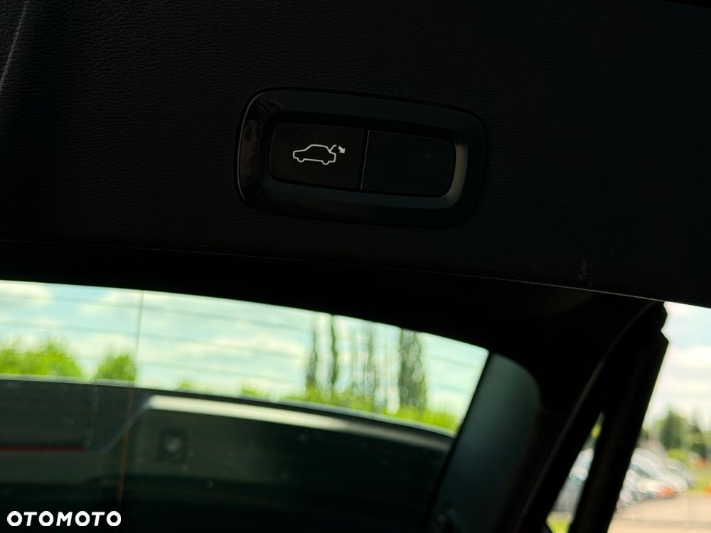 Volvo XC 40 D4 AWD Geartronic Momentum Pro - 27
