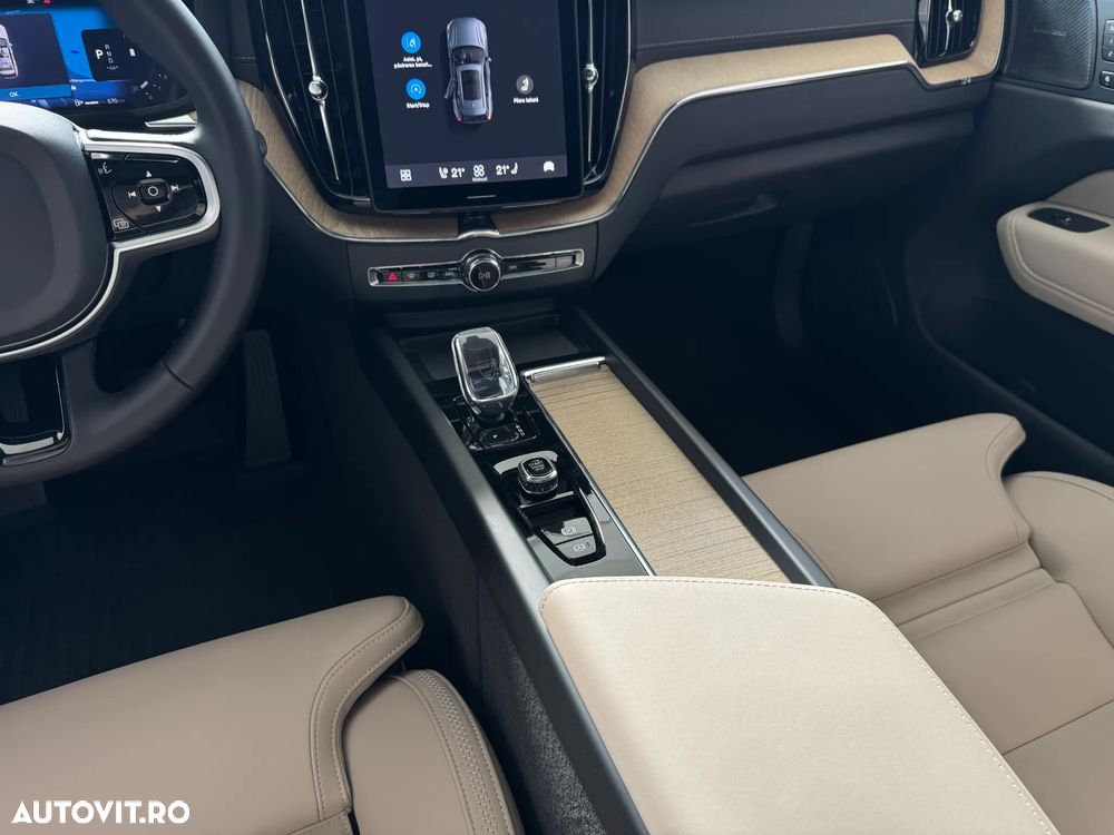 Volvo XC 60 B5 AT AWD MHEV Ultra Dark - 14