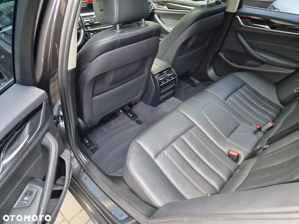 BMW Seria 5 530i Luxury Line - 14