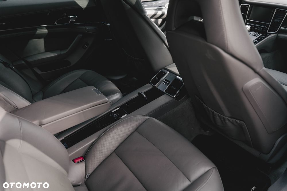 Porsche Panamera 4S - 9