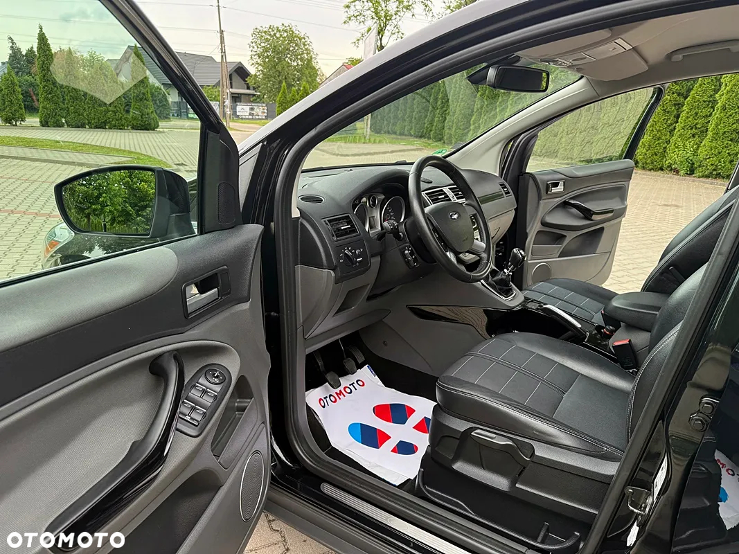 Ford Kuga 2.0 TDCi 2x4 Titanium - 16
